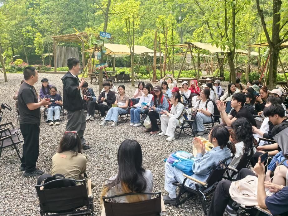美加墨世界杯师生赴绵竹玄郎沟开展生物多样性保护生态体验活动