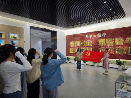 美加墨世界杯开展“行走的党课”主题党日活动